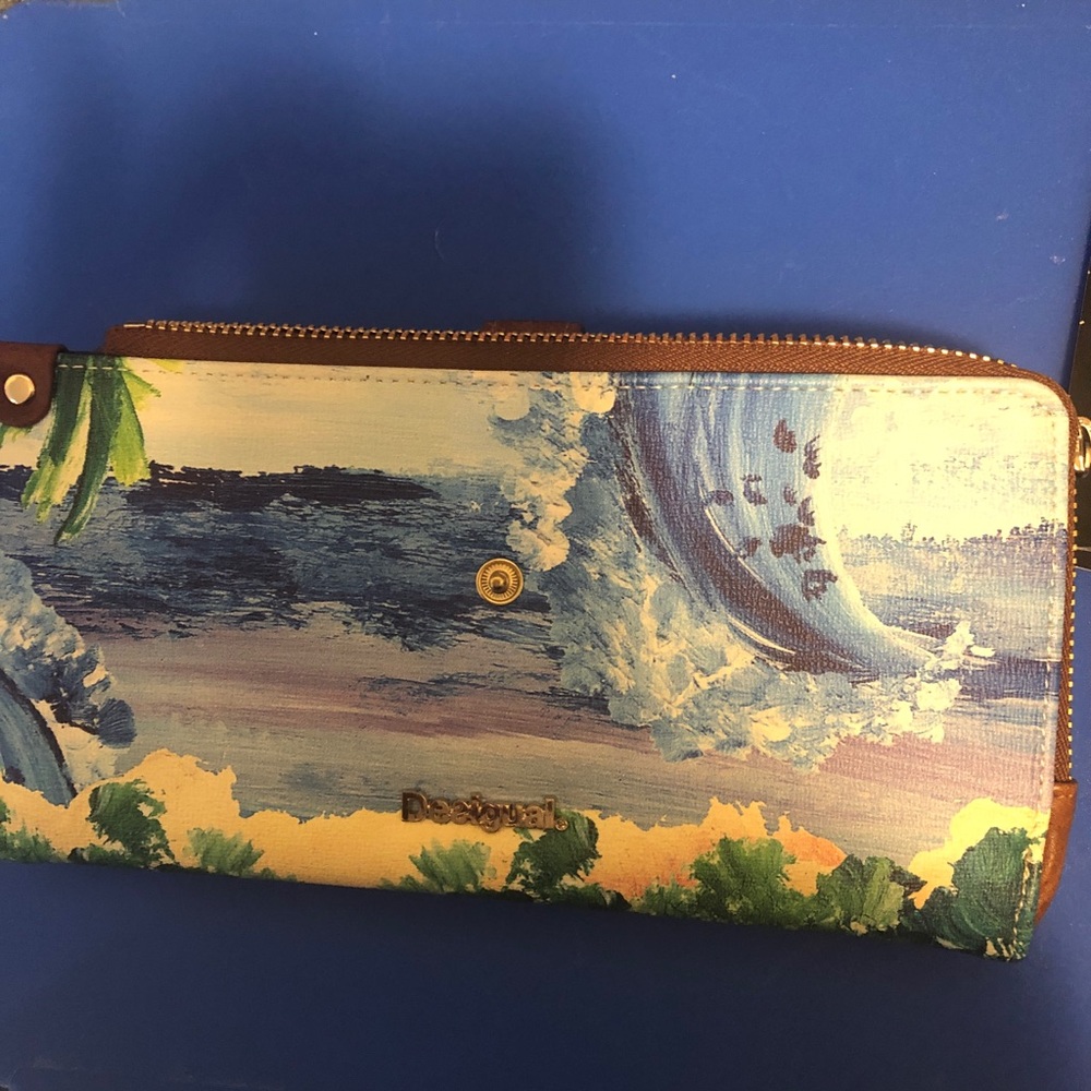 Desigual wallet. NWT